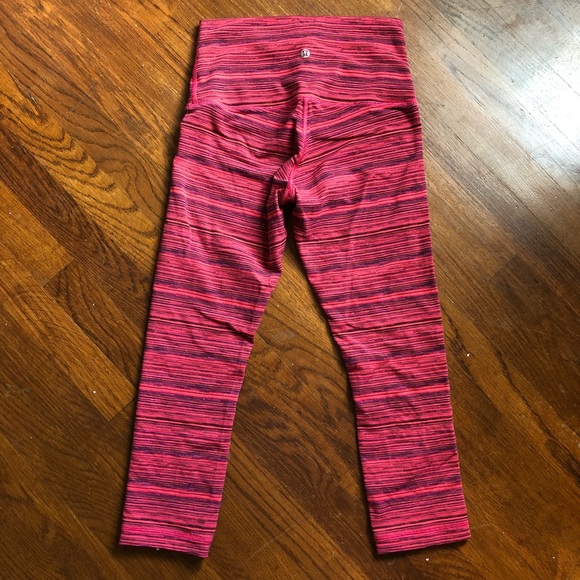 Lululemon Wunder Under Crop - Picture 1 of 4